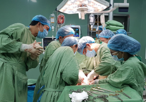 Cấp cứu cứu sống sản phụ bị vỡ tử cung
