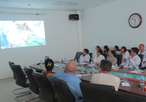 Đoàn chuyên gia y tế Cuba gặp gỡ và trao đổi hợp tác với Bệnh viện Sản-Nhi Quảng Ngãi