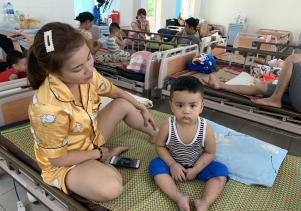 Phát hiện và chăm sóc trẻ bị tay chân miệng tại nhà