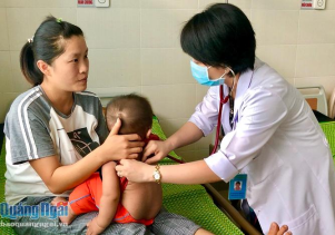 video Cẩn trọng bệnh về đường tiêu hóa ở trẻ mùa nắng nóng