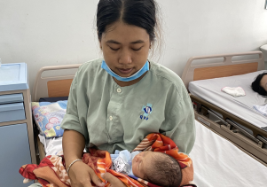 Hành trình vượt bão sinh con của sản phụ huyện đảo Lý Sơn