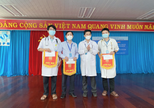 Trao thưởng cho hội thi Cờ tướng và hội thi “Thay đổi phong cách, thái độ phục vụ hướng đến sự hài lòng của người bệnh”
