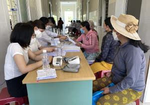 KHÁM BỆNH MIỄN PHÍ CHO SẢN-PHỤ Ở XÃ NGHĨA KỲ