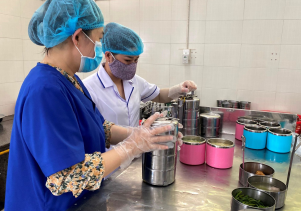 Sử dụng suất ăn phù hợp bệnh lý khi nằm viện