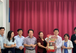 Lãnh đạo Ủy ban nhân dân tỉnh thăm chúc tết Bệnh viện Sản Nhi tỉnh