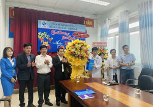 Chủ tịch UBND tỉnh, thăm chúc mừng ngày thầy thuốc Việt Nam.