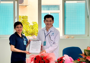 Trao QĐ bổ nhiệm KTV Trưởng.