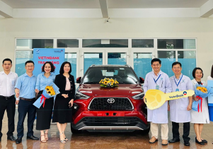 VietinBank trao tặng xe ô tô phục vụ công tác khám, chữa bệnh cho Bệnh viện Sản – Nhi tỉnh Quảng Ngãi