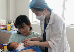 Cứu sống mẹ con Sản phụ nhau tiền đạo/băng huyết.